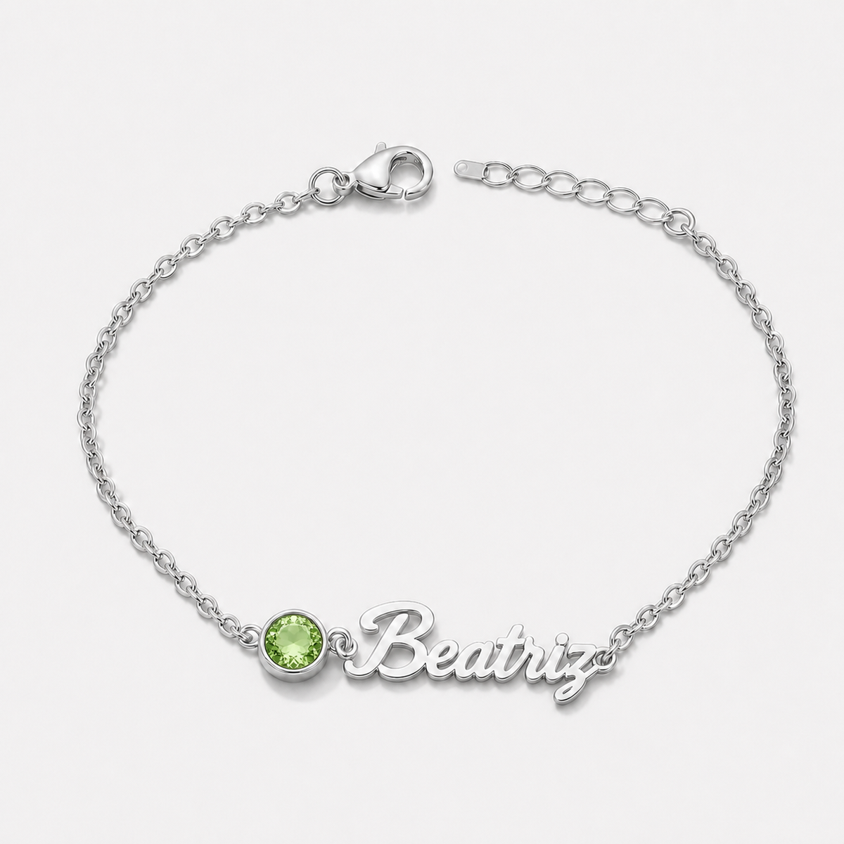 Pulsera con nombre y piedra de nacimiento plateada — Agosto — Peridoto, nombre Beatriz