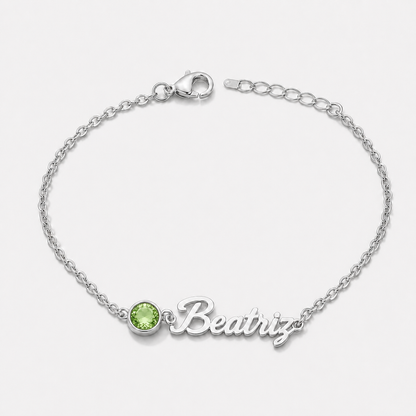 Pulsera con nombre y piedra de nacimiento plateada — Agosto — Peridoto, nombre Beatriz