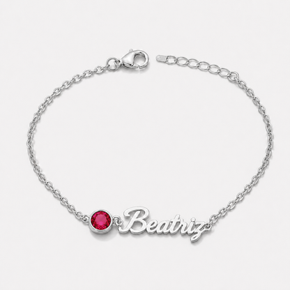 Pulsera con nombre y piedra de nacimiento plateada — Julio — Rubí, nombre Beatriz