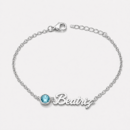 Pulsera con nombre y piedra de nacimiento plateada — Marzo — Aguamarina, nombre Beatriz