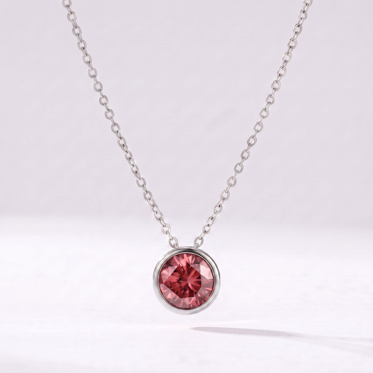 Collar piedra de nacimiento Julio — Rubí plateado