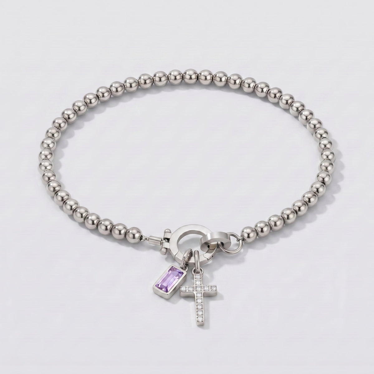 Pulsera plateada de cuentas con cruz y piedra de nacimiento alejandrita lila de junio.