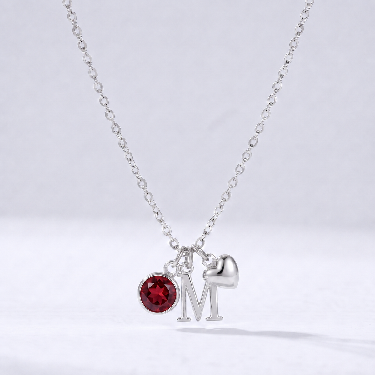 Collar letra M plateado con piedra de nacimiento y coração