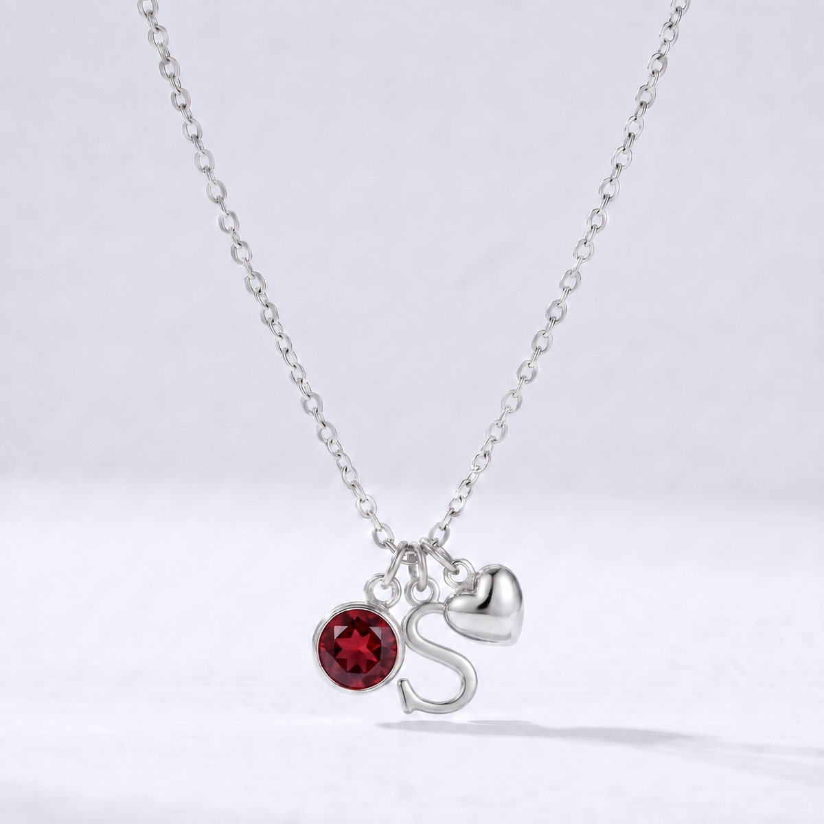 Collar letra S plateado con piedra de nacimiento y coração