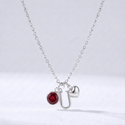 Collar letra U plateado con piedra de nacimiento y coração