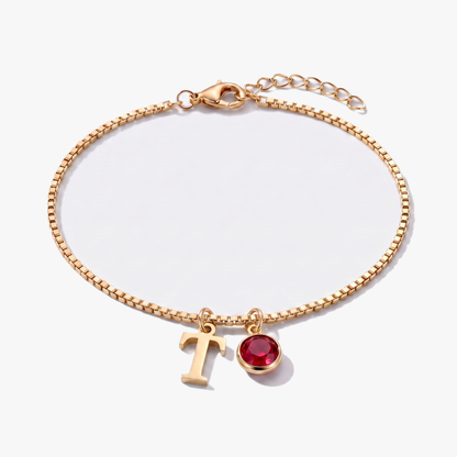 Pulsera letra T dorada con piedra de nacimiento Enero — Granate